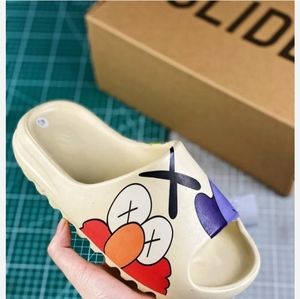 LOW START KAWS X SLIDES SIZE 6.5